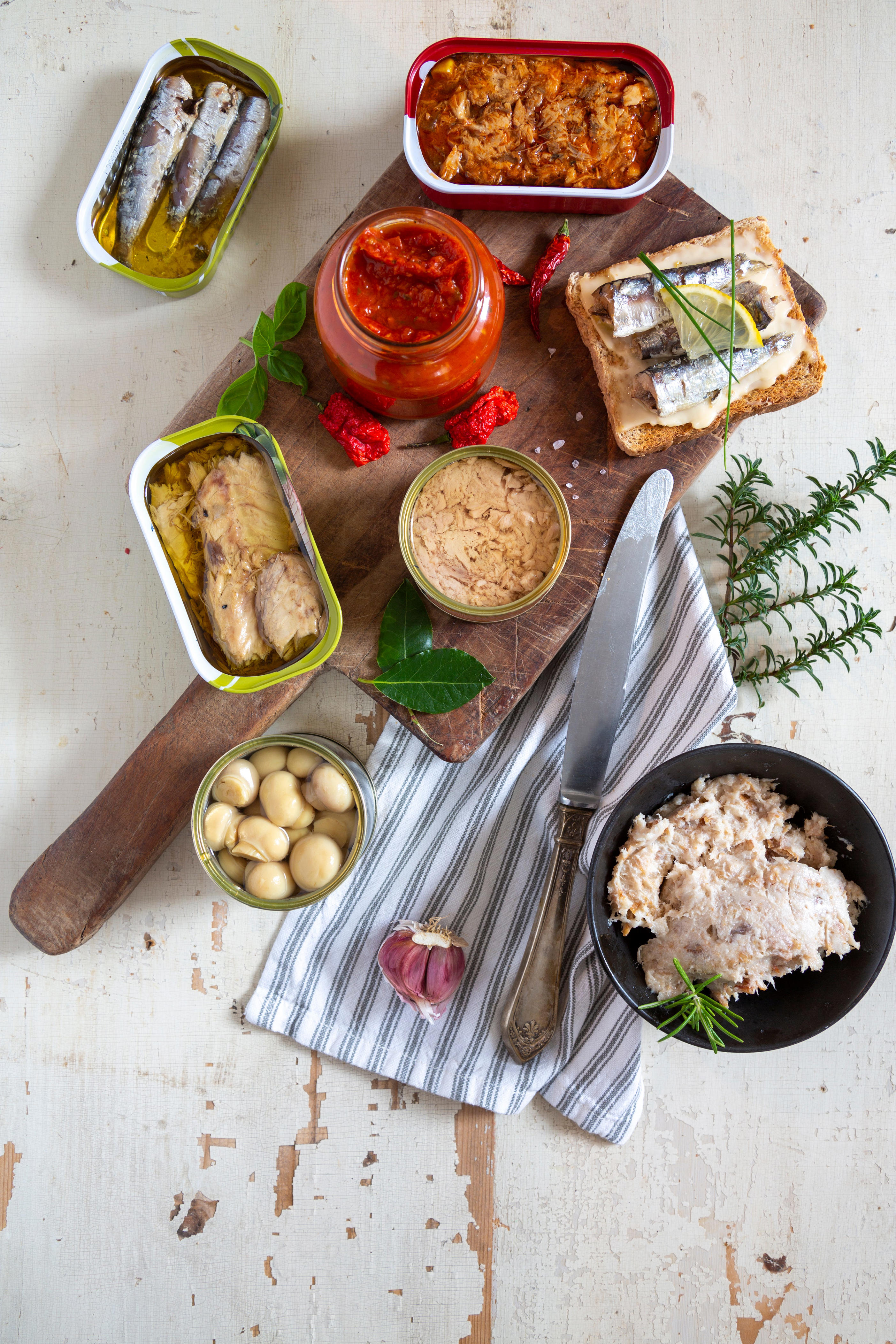 The best 8 foods to pair with a tinned fish board