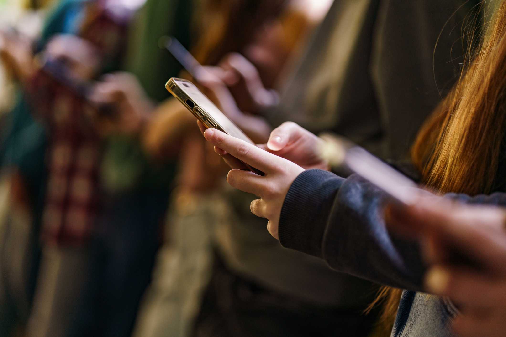 Ohio cellphone ban takes effect as students return to class