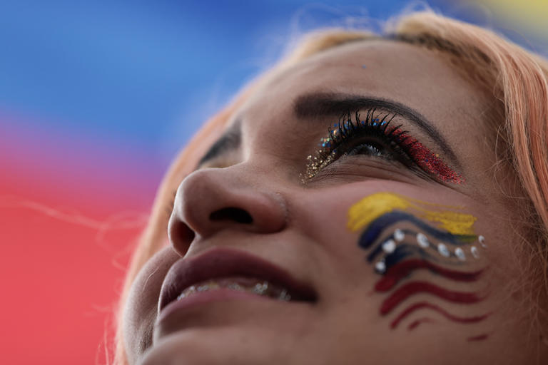 Photos show people reacting to the US capture of Venezuelan President ...