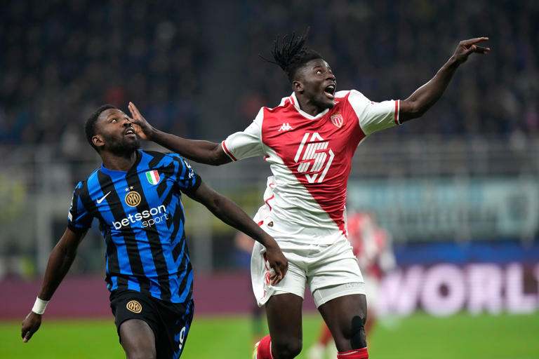 El defensa del Mónaco Salisu se ha roto el ligamento cruzado anterior de la rodilla izquierda.