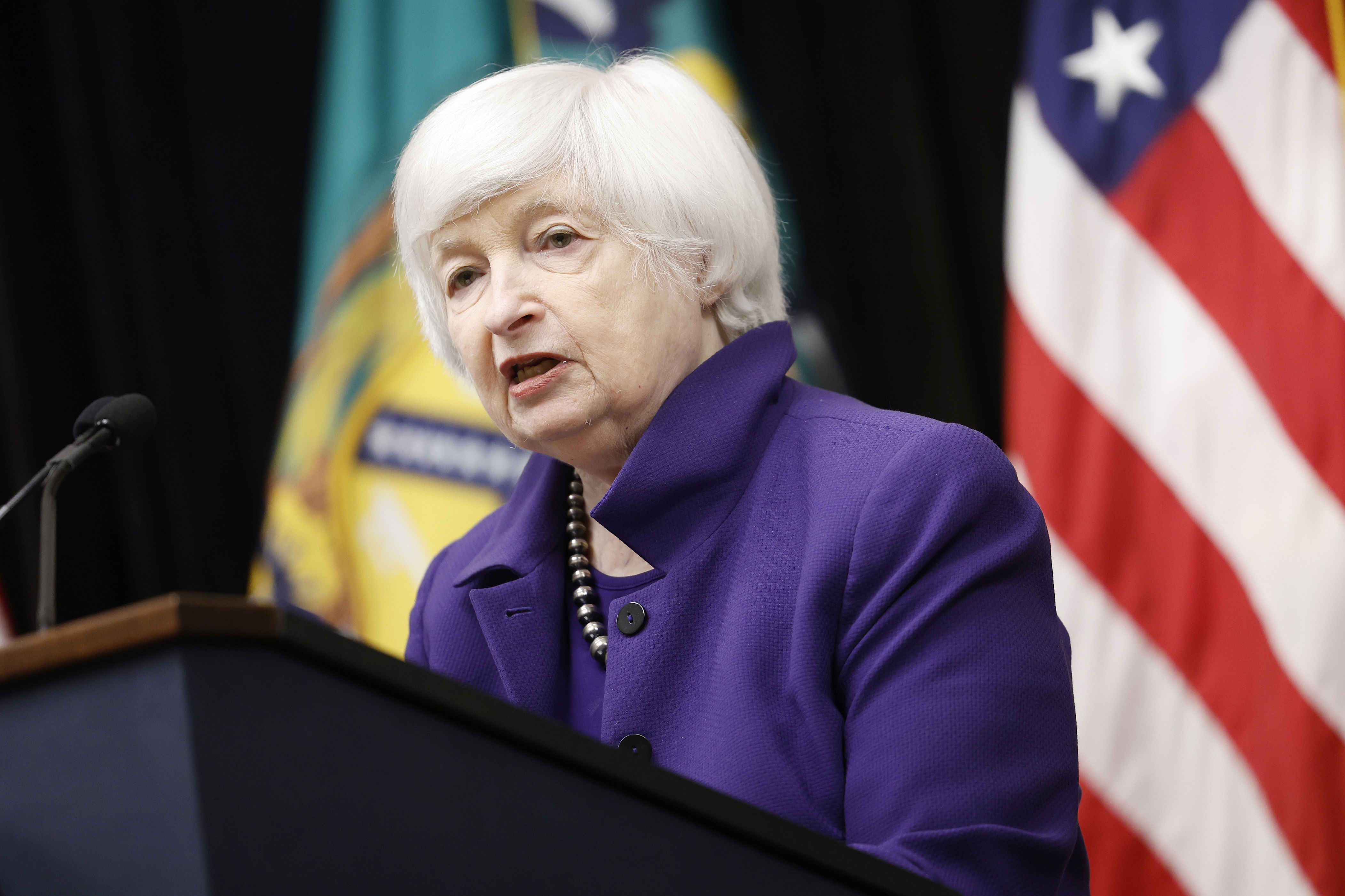 Former Fed chair issues major debt warning