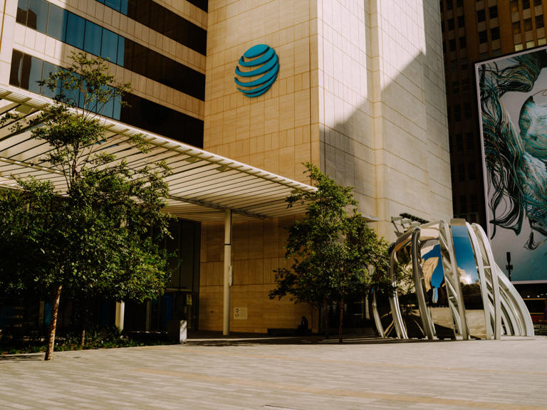 AT&T to move HQ from downtown Dallas to suburb, joining an exodus from ...