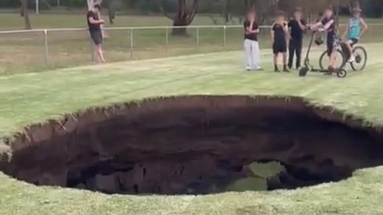 A sinkhole appeared at AJ Burkitt Oval in the Banyule Flats Reserve in Heidelberg on Monday evening. (Supplied: Aaron Lee)