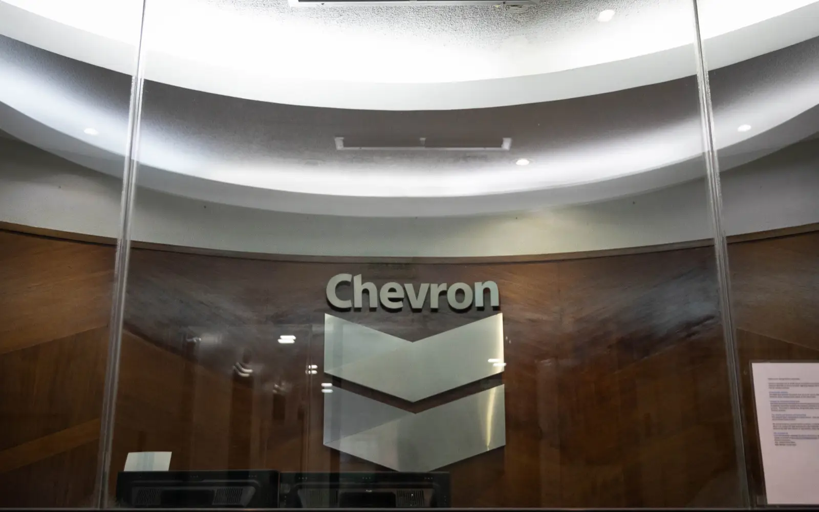 Cyclone triggers outages at major Australian LNG plants