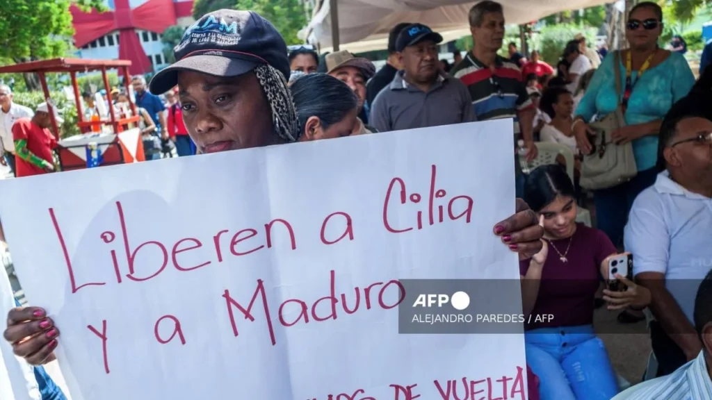 Miles marchan en Caracas para exigir liberación de Maduro