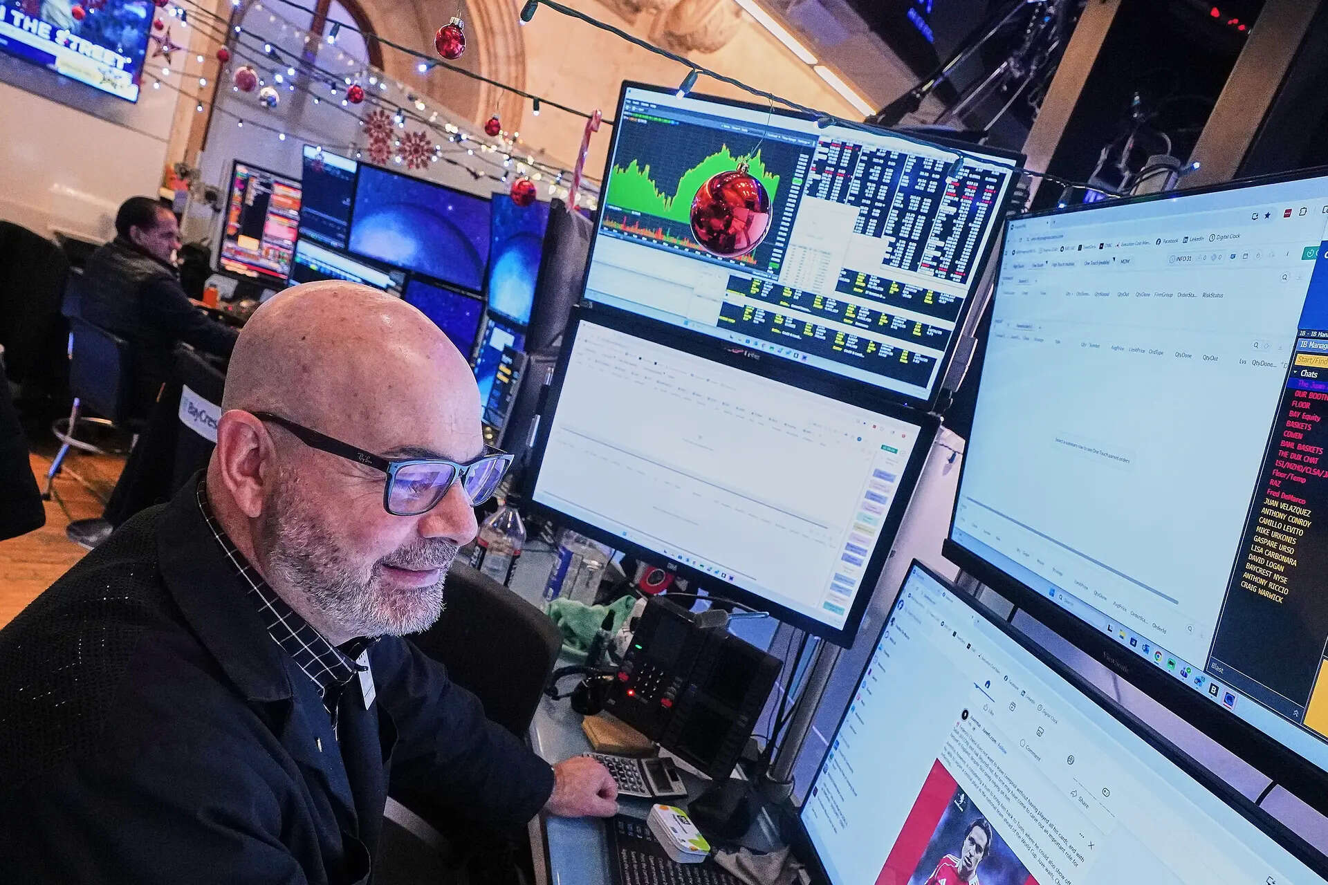 dow-hits-record-energy-stocks-end-higher-after-us-strikes-venezuela