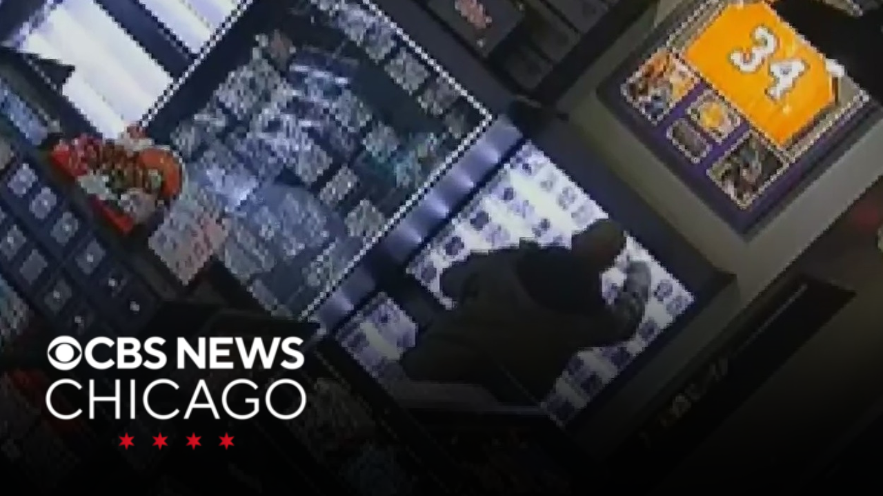 Suspect arrested in alleged theft of Bears cards, merch from ...