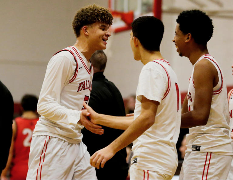 Who should be the Week 4 Longplex Athlete of the Week in boys basketball?