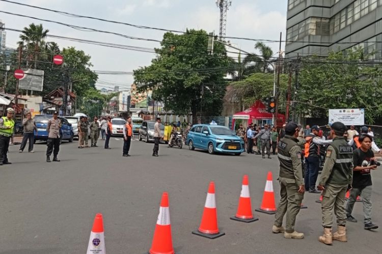 One way di Salemba Tengah masih berlaku, ini jalur alternatifnya