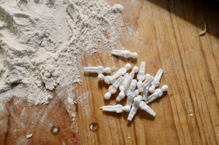 ¿Qué significan los muñecos de la rosca de Reyes?