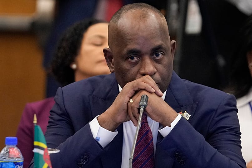 DOSSIER - Le Premier ministre de la Dominique, Roosevelt Skerrit, participe au deuxième sommet annuel CARICOM-Inde, à Georgetown, en Guyane, le mercredi 20 novembre 2024. Matias Delacroix/Copyright 2024 The AP. All rights reserved