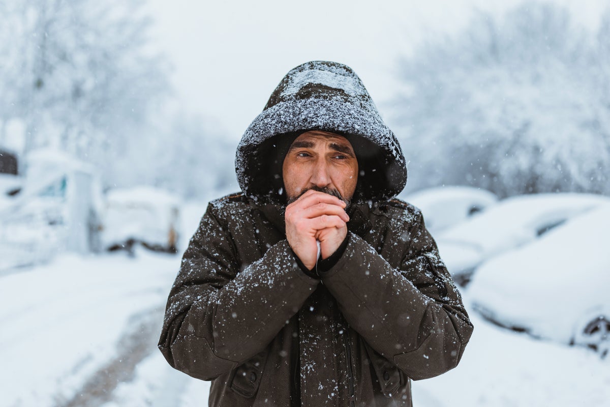 The warnings signs of cold hands and feet you should never ignore