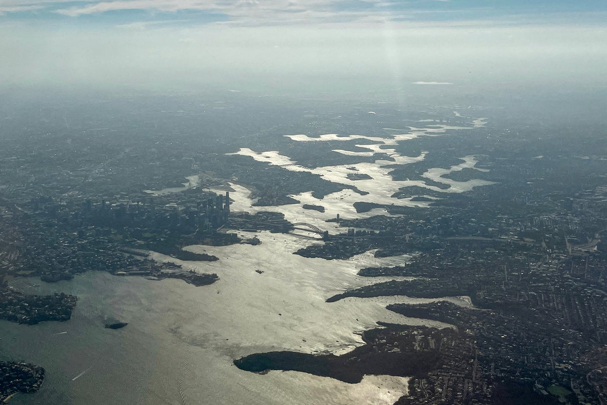 Extreme bushfire warnings in Australia as temperatures soar to 45C<br>