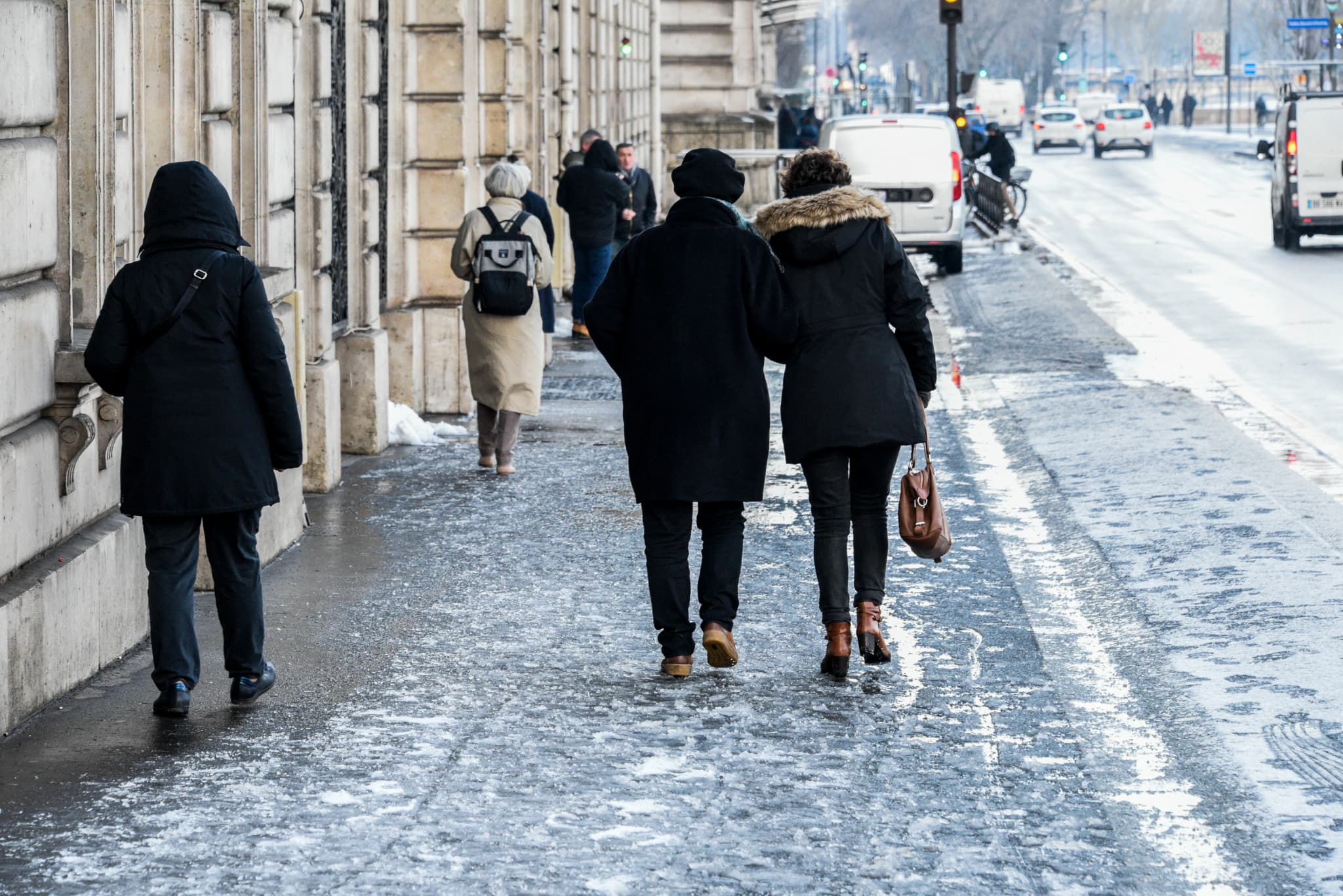 Verglas quelles sont les chaussures à privilégier pour ne pas glisser — free download