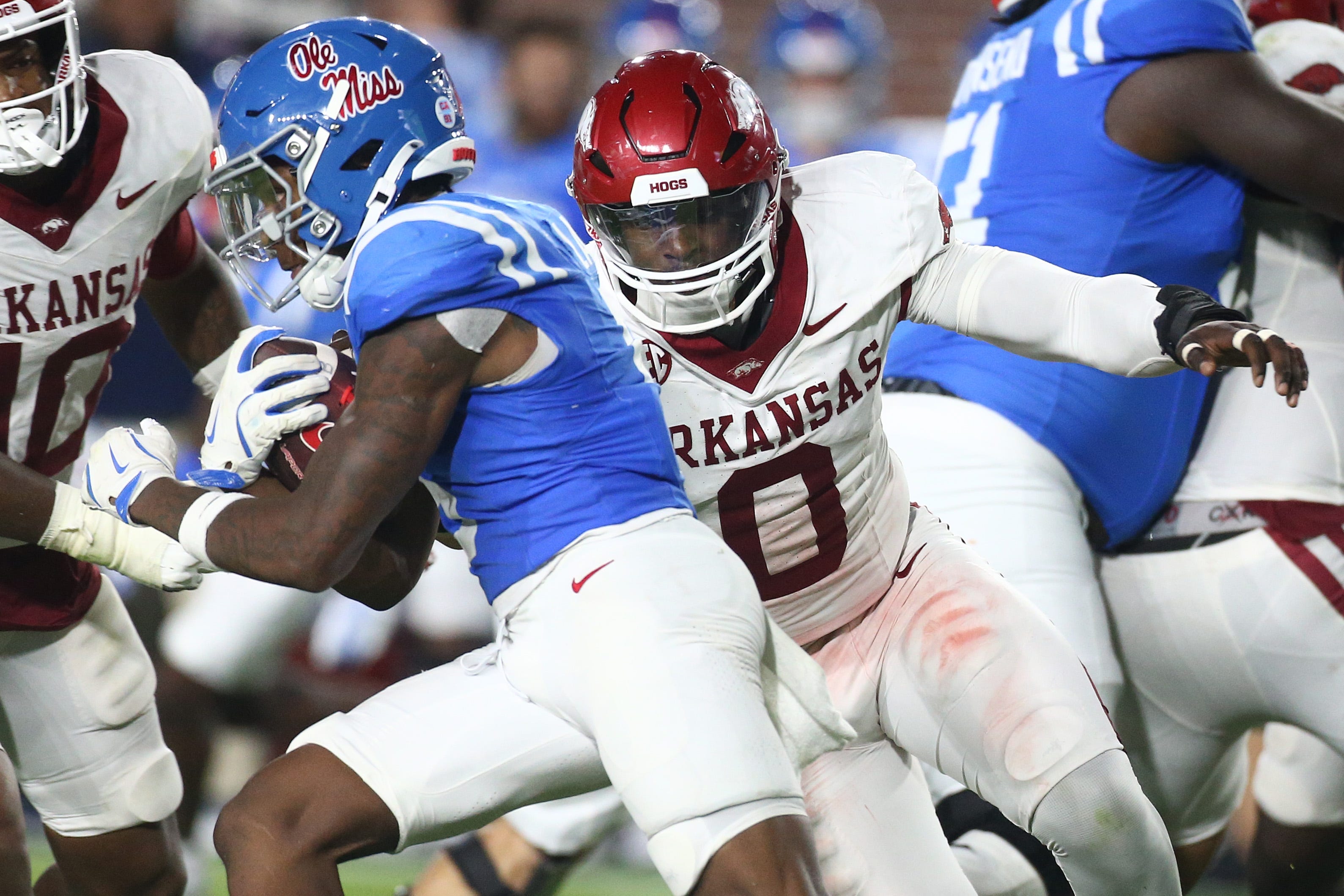 Wisconsin football lands commitment from Arkansas transfer edge rusher
