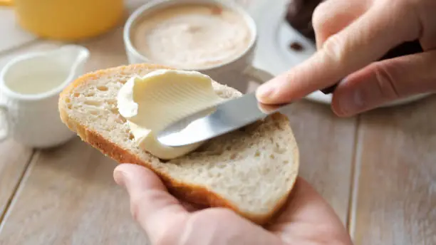 Consumo de gorduras: estudo revela diferenças entre manteiga e margarina