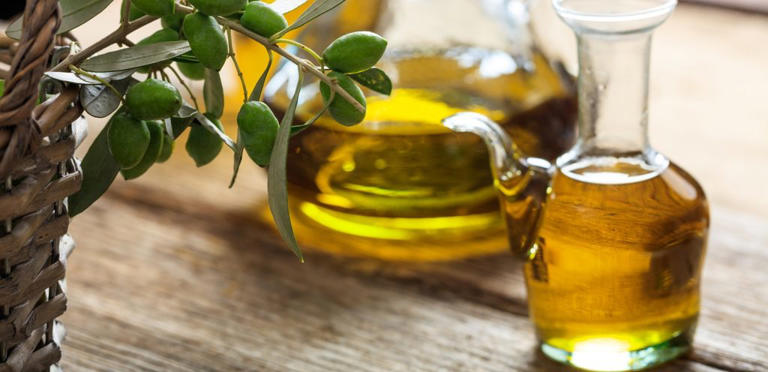 زيت الزيتون مفيد لكنه مكلف وأحيانًا مغشوش