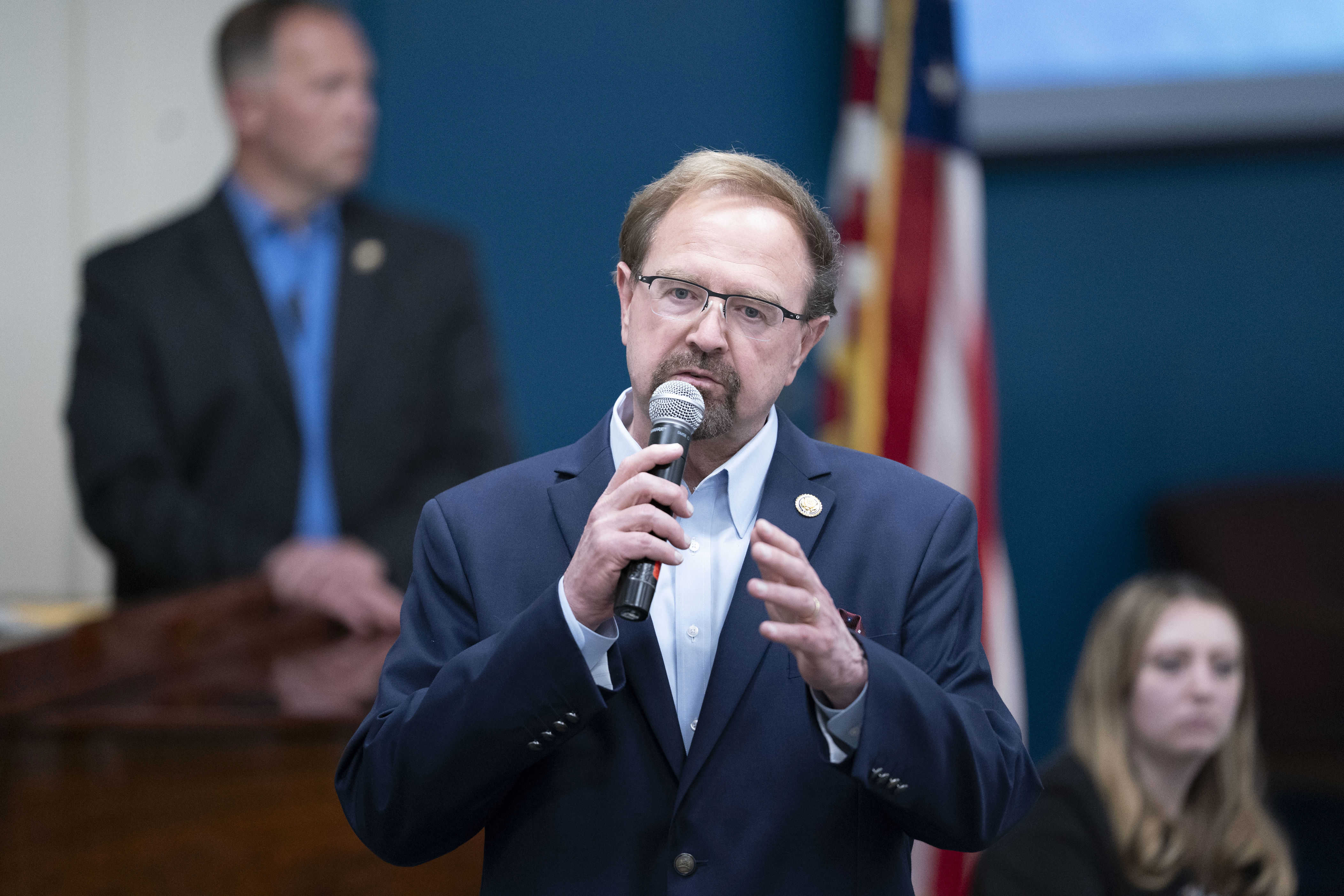 Democrat edges out incumbent Republican in new internal campaign poll
