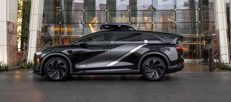 New Lucid-based robotaxi unveiled by Uber and Nuro at CES 2026