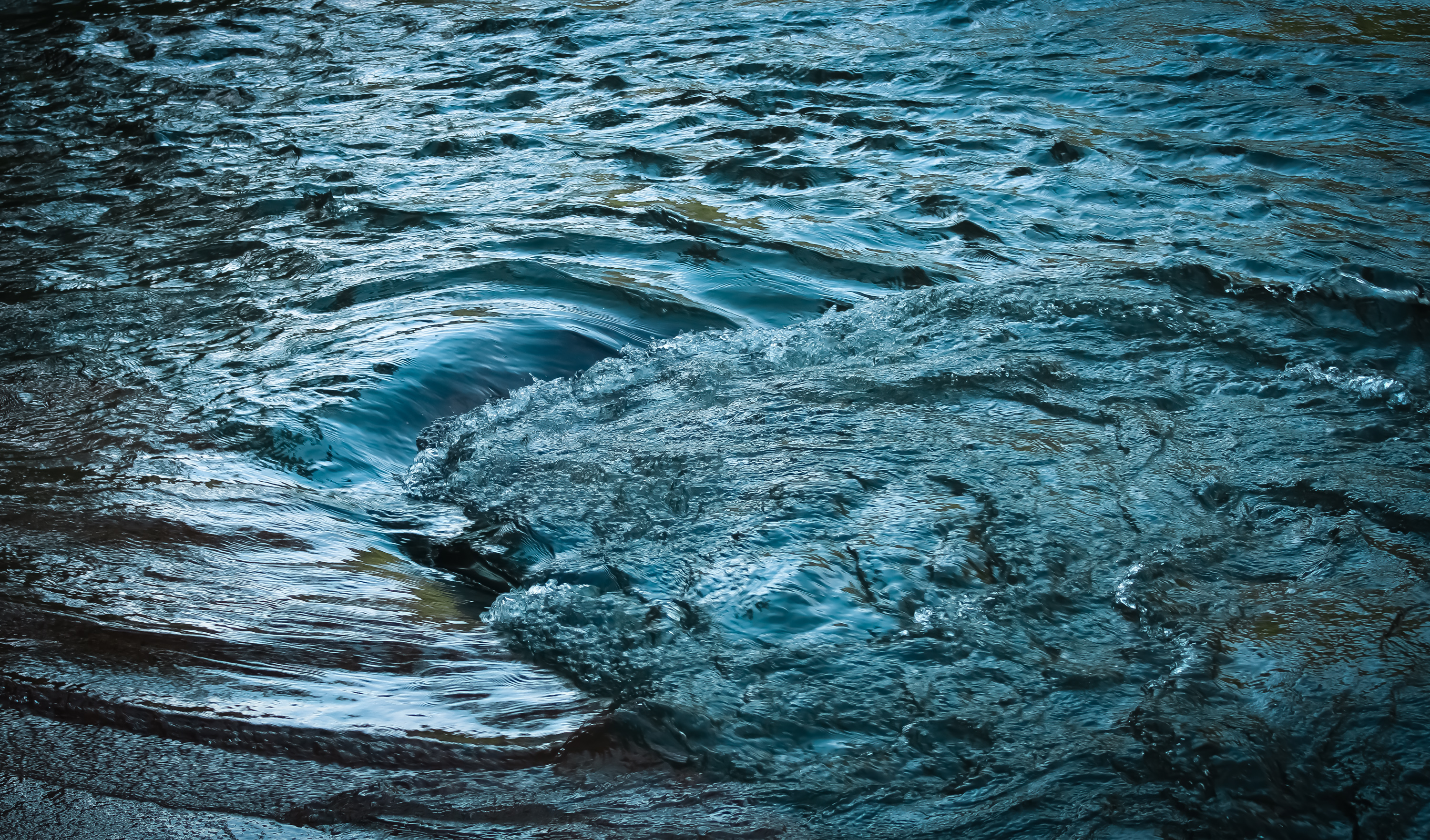 Flood warning issued in California as river depth hits 210 feet<br><br>