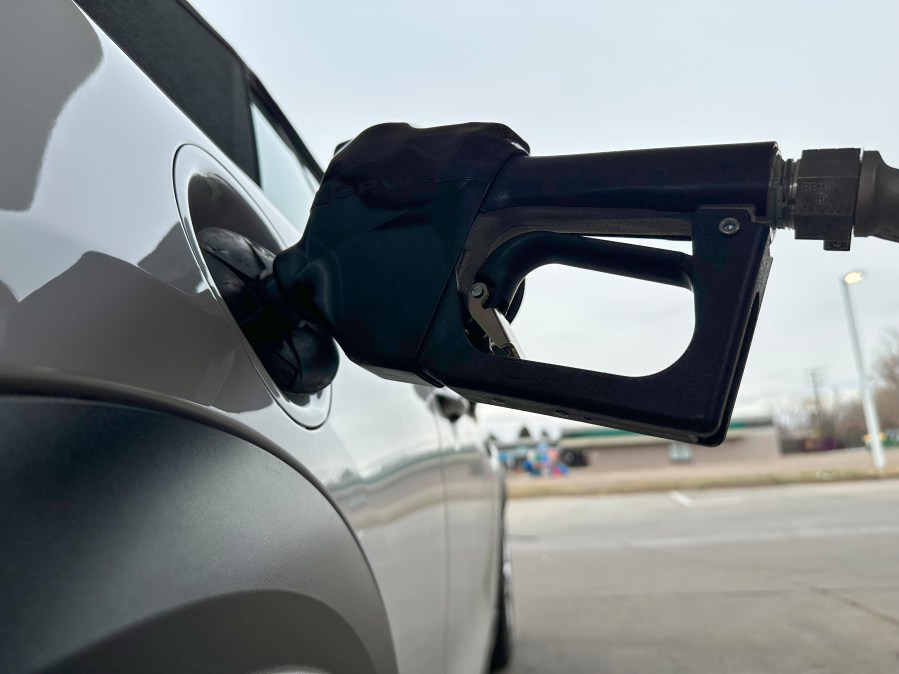 GasBuddy predicts gas prices to fall below $3 in 2026