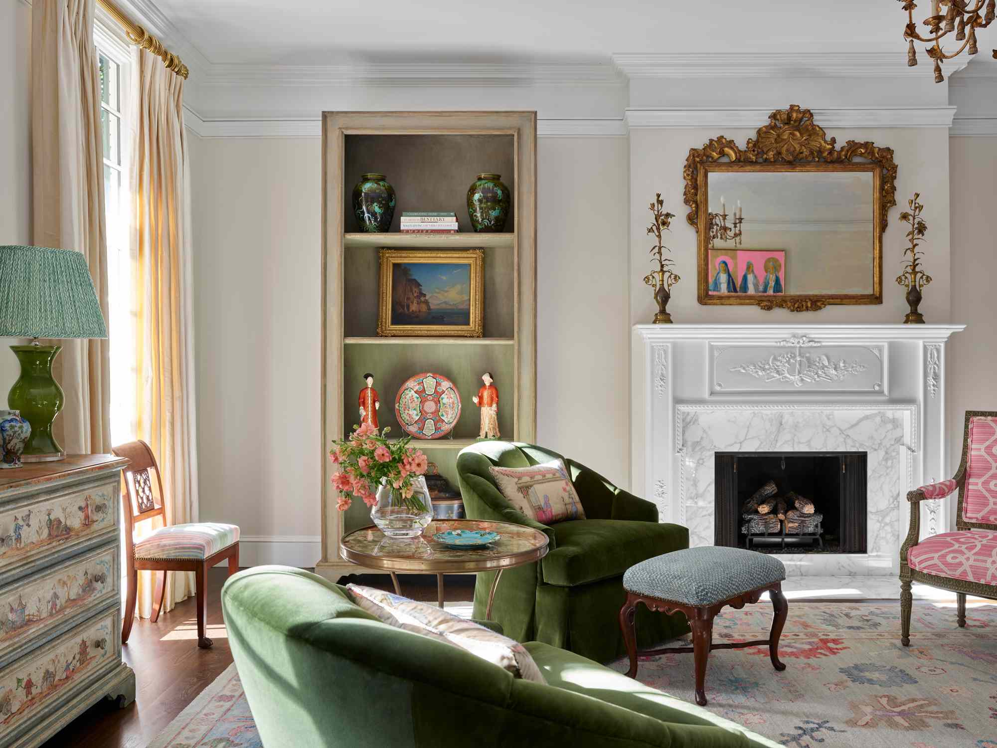 How to style your living room shelves like a professional designer