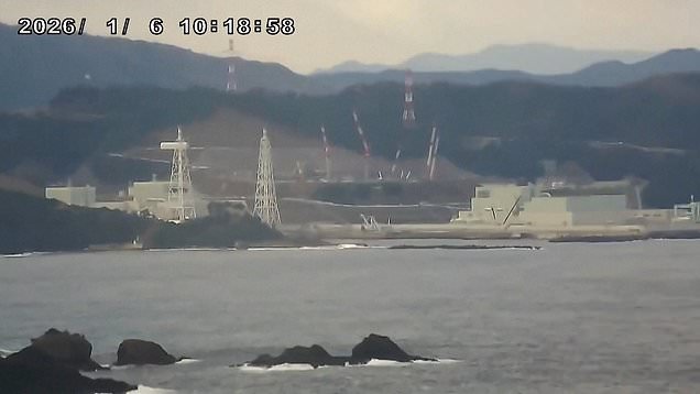 Moment Japanese nuclear power plant shakes during 6.2 magnitude earthquake<br><br>