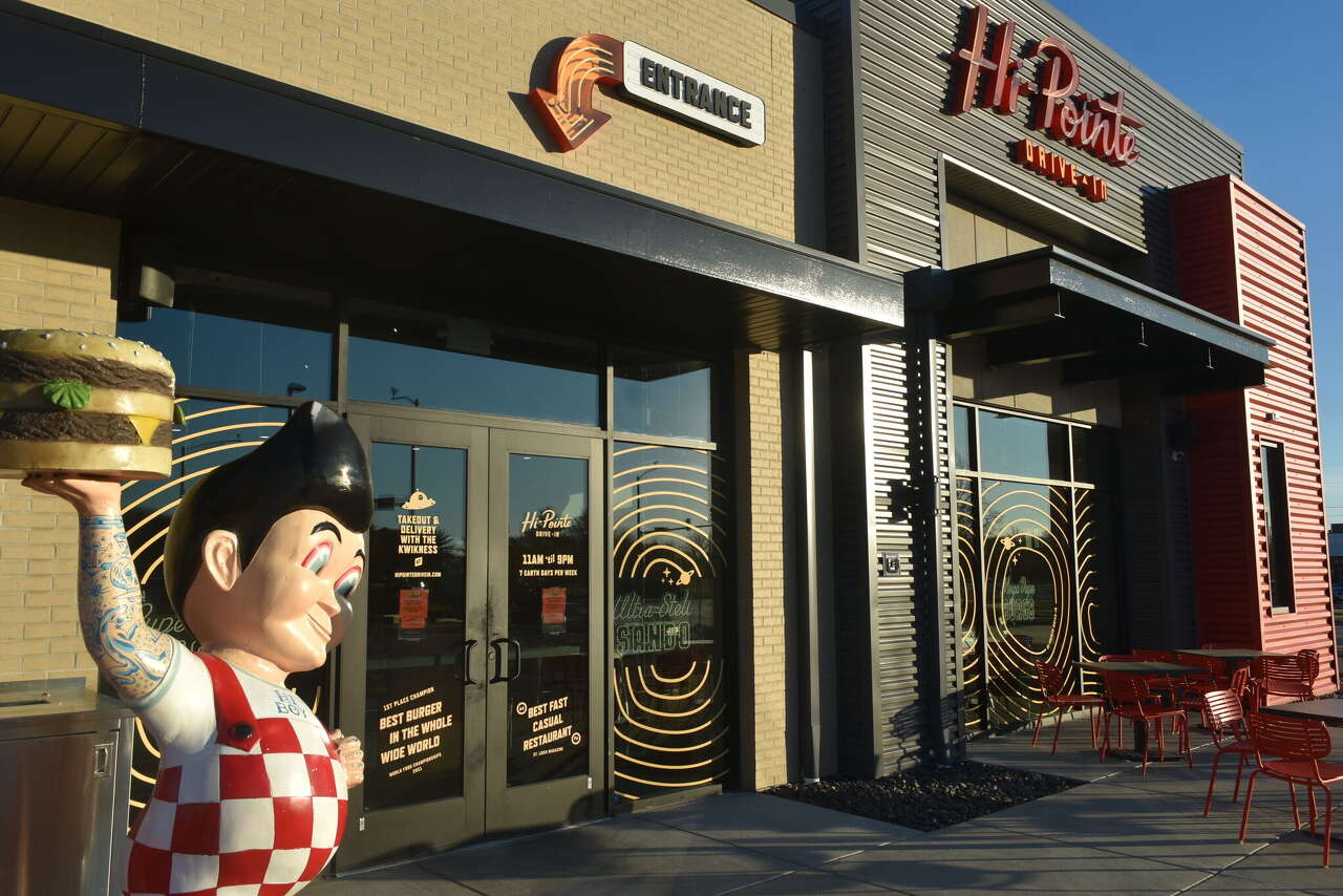 Hi-Pointe Drive-In restaurant closes Edwardsville location<br>