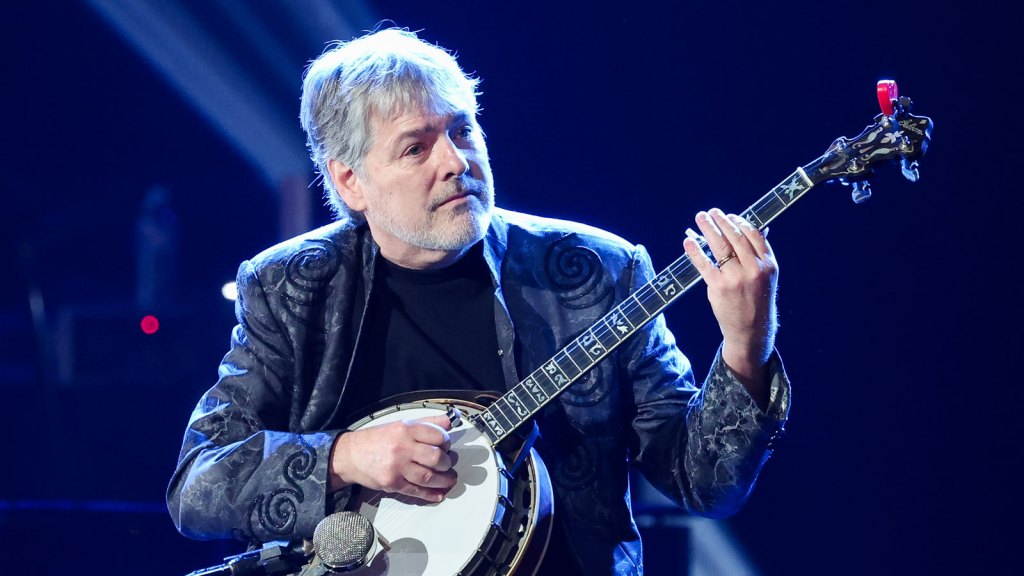 Béla Fleck cancels Kennedy Center show after Trump name change: "Performing there has become charged & political"<br><br>