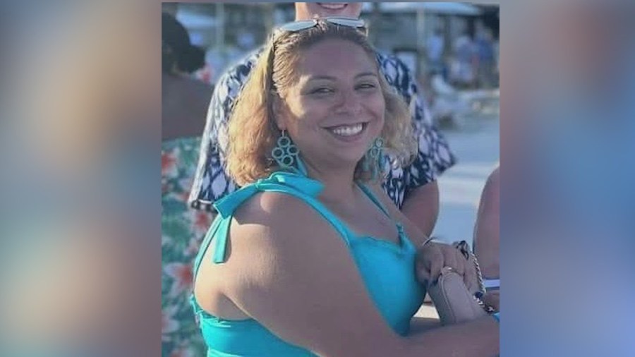 ‘They just left her there’: Mother of 3 dies after Far South Side crash, driver at large<br>