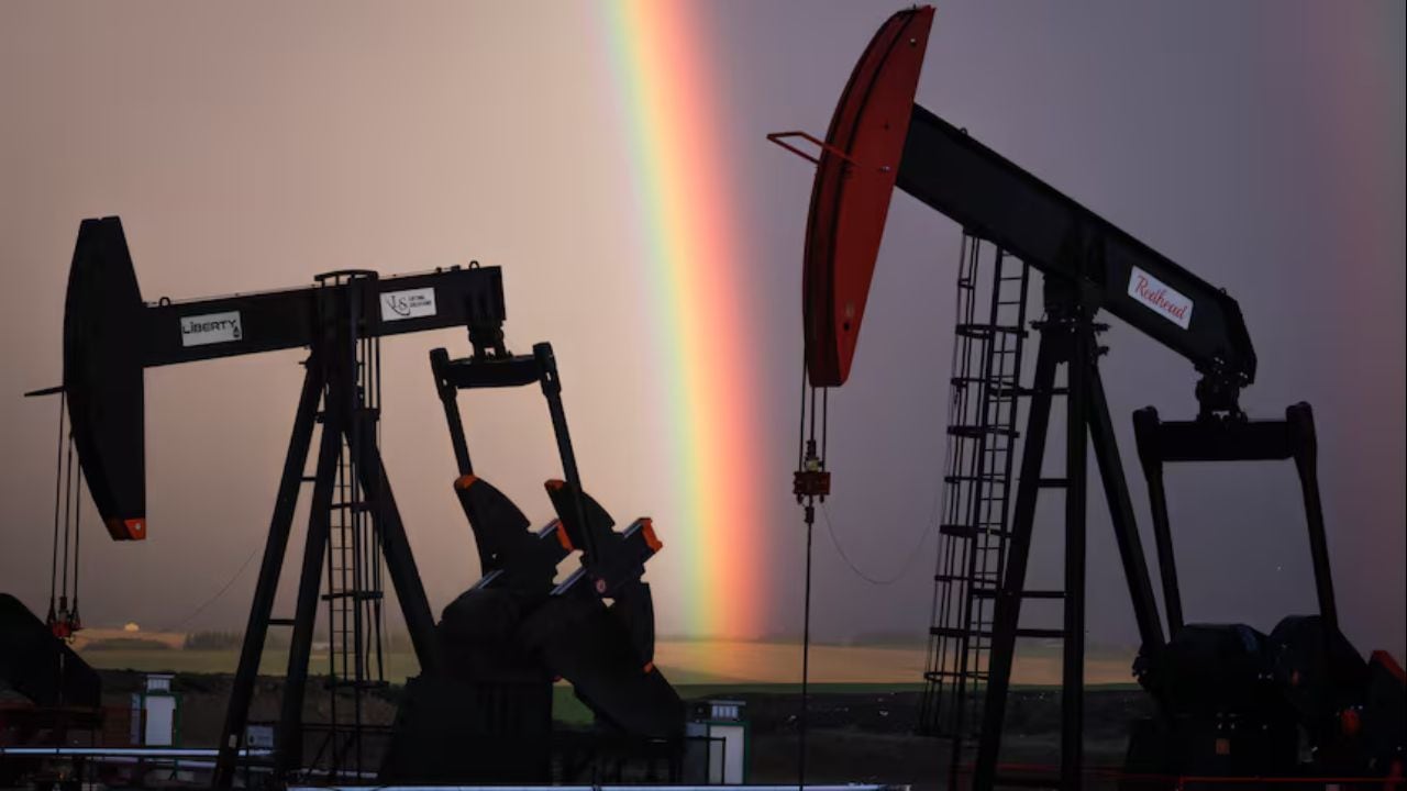 Venezuela to turn over up to 50M oil barrels, Trump says | Hanomansing ...