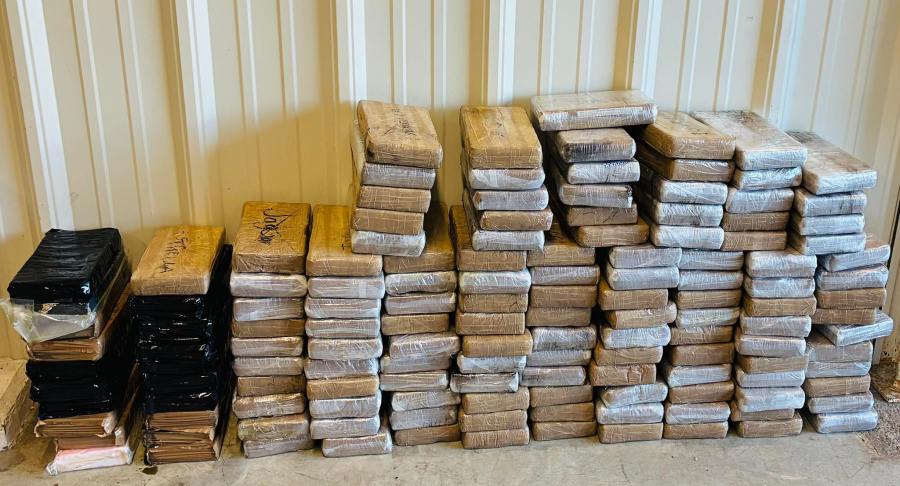 Truck leaving Missouri caught with 300 pounds of cocaine<br><br>