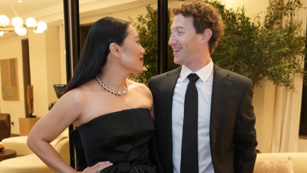 Mark Zuckerberg’s minimalist living room proves neutral tones can be ...