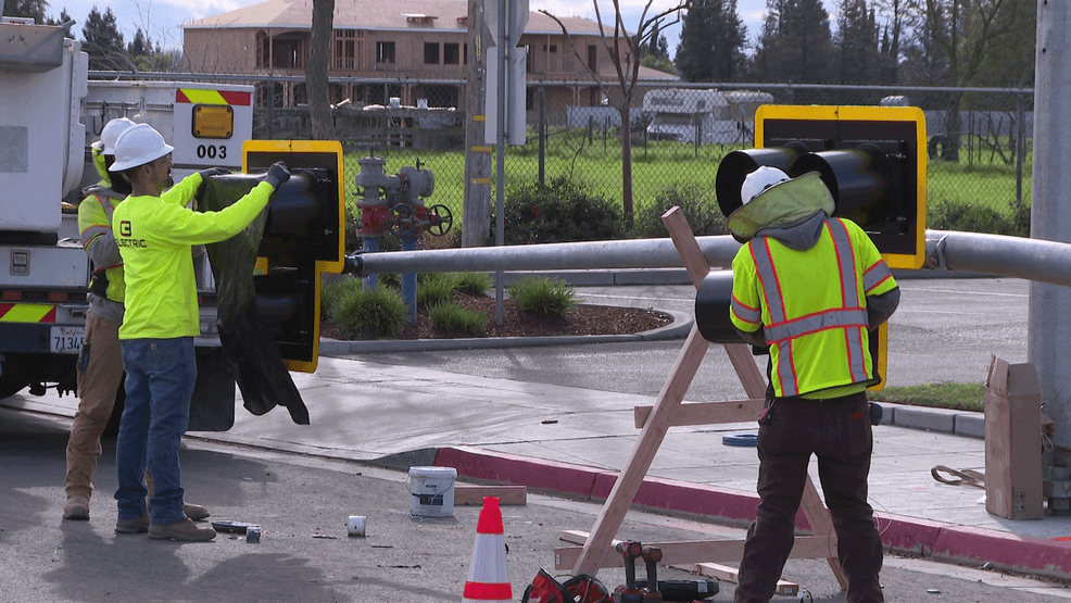 Fresno County installs first HAWK light near local elementary school