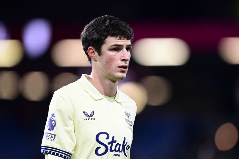 David Moyes explains the 'hybrid role' he's got Merlin Rohl playing for ...