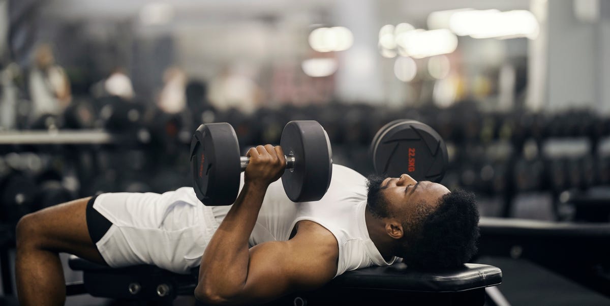 How much weight beginners should lift to build strength and muscle