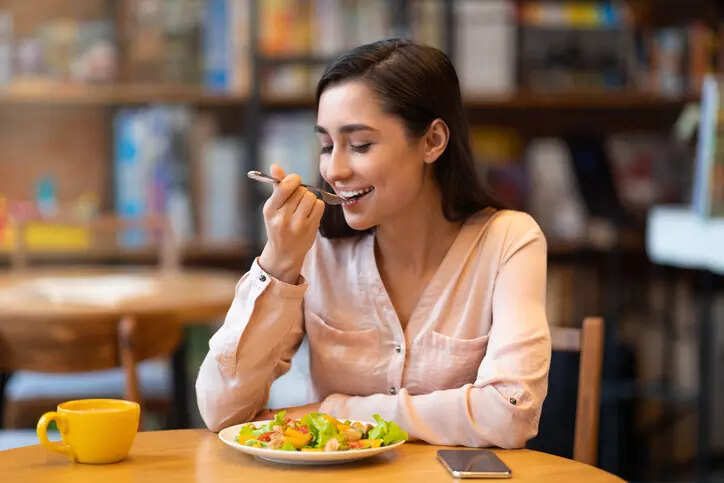 How to eat without bloating: This is the right way to eat your meals
