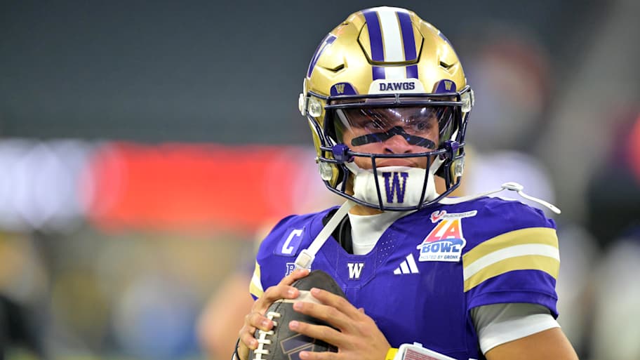 Washington quarterback Demond Williams Jr. to enter transfer portal shortly after resigning<br>