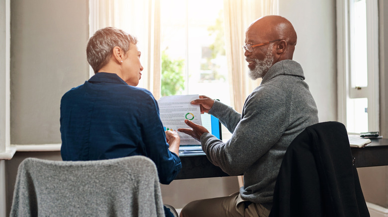 How much money the average 65-year-old retiree should spend from their 401(k) every month