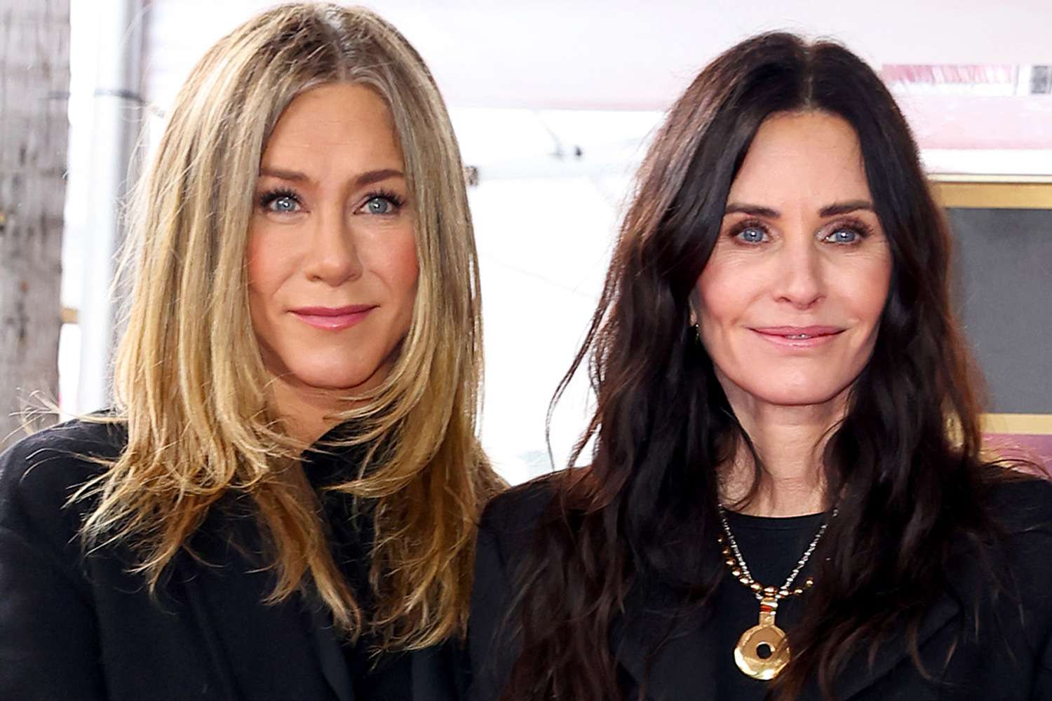 Courteney Cox celebrates “Friends” costar Jennifer Aniston's past role ...