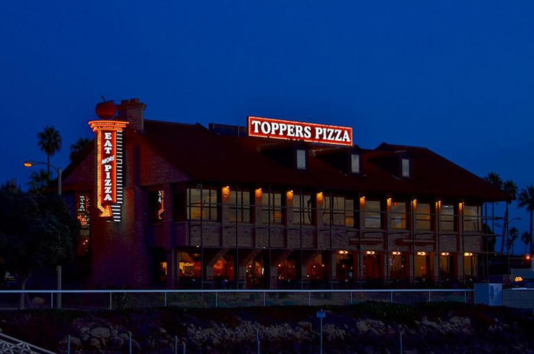 Toppers Pizza menu prices with calories [updated 2026]