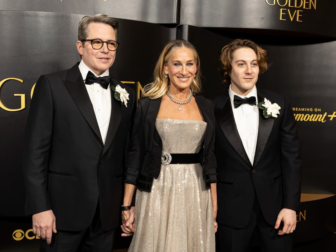 Sarah Jessica Parker poses with husband and son on the red carpet