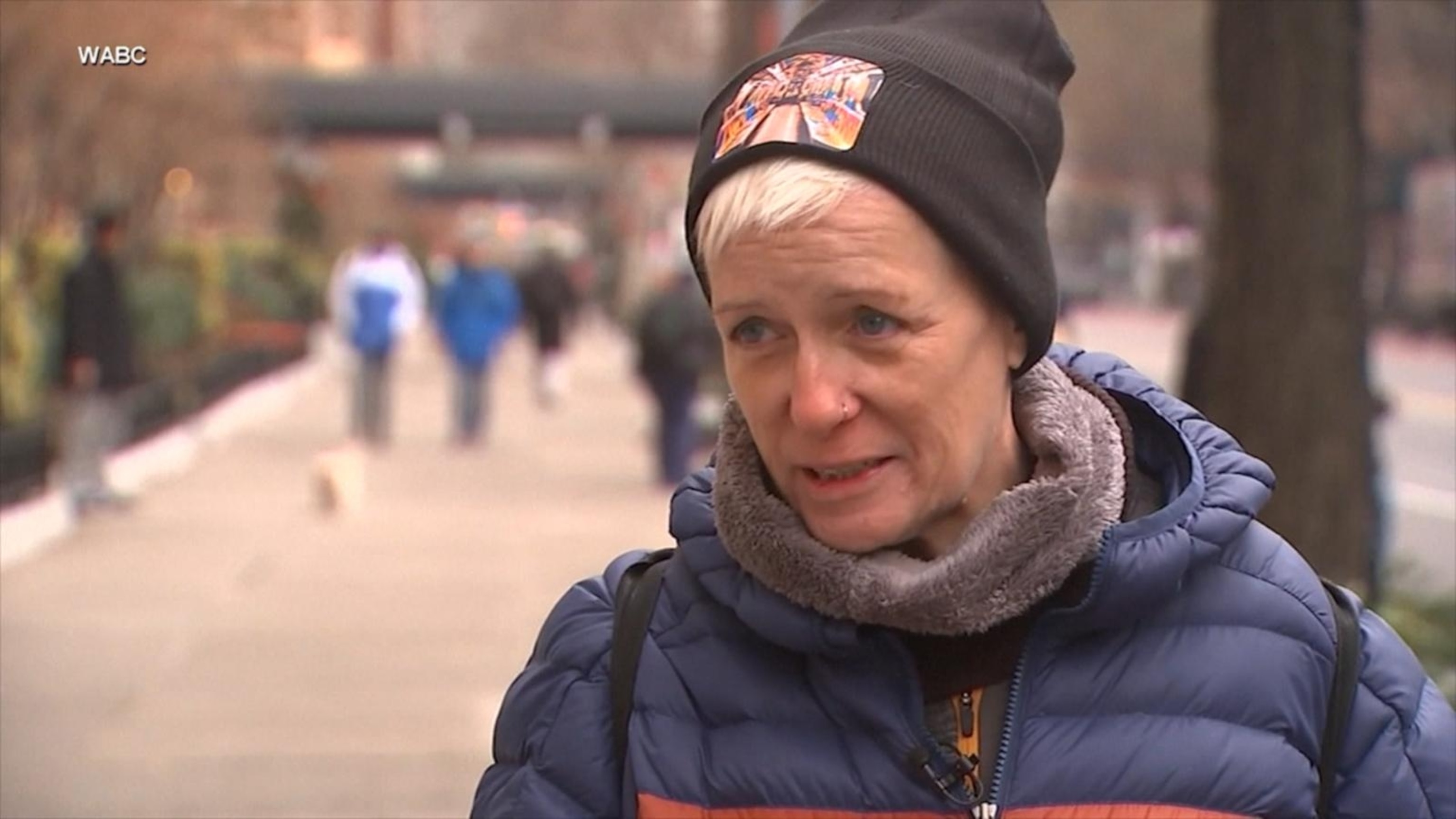 Strangers come to aid of dog walker who lost her rent money