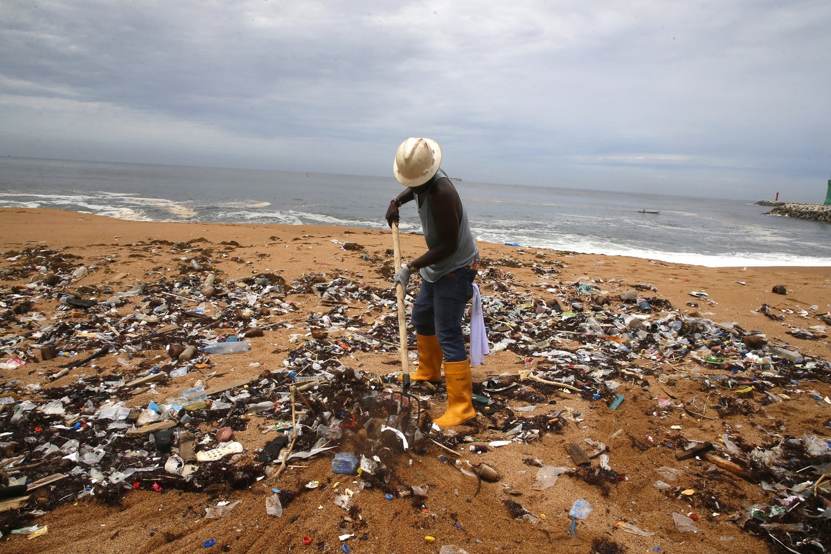 Microplastics making it harder for oceans to absorb greenhouse gases
