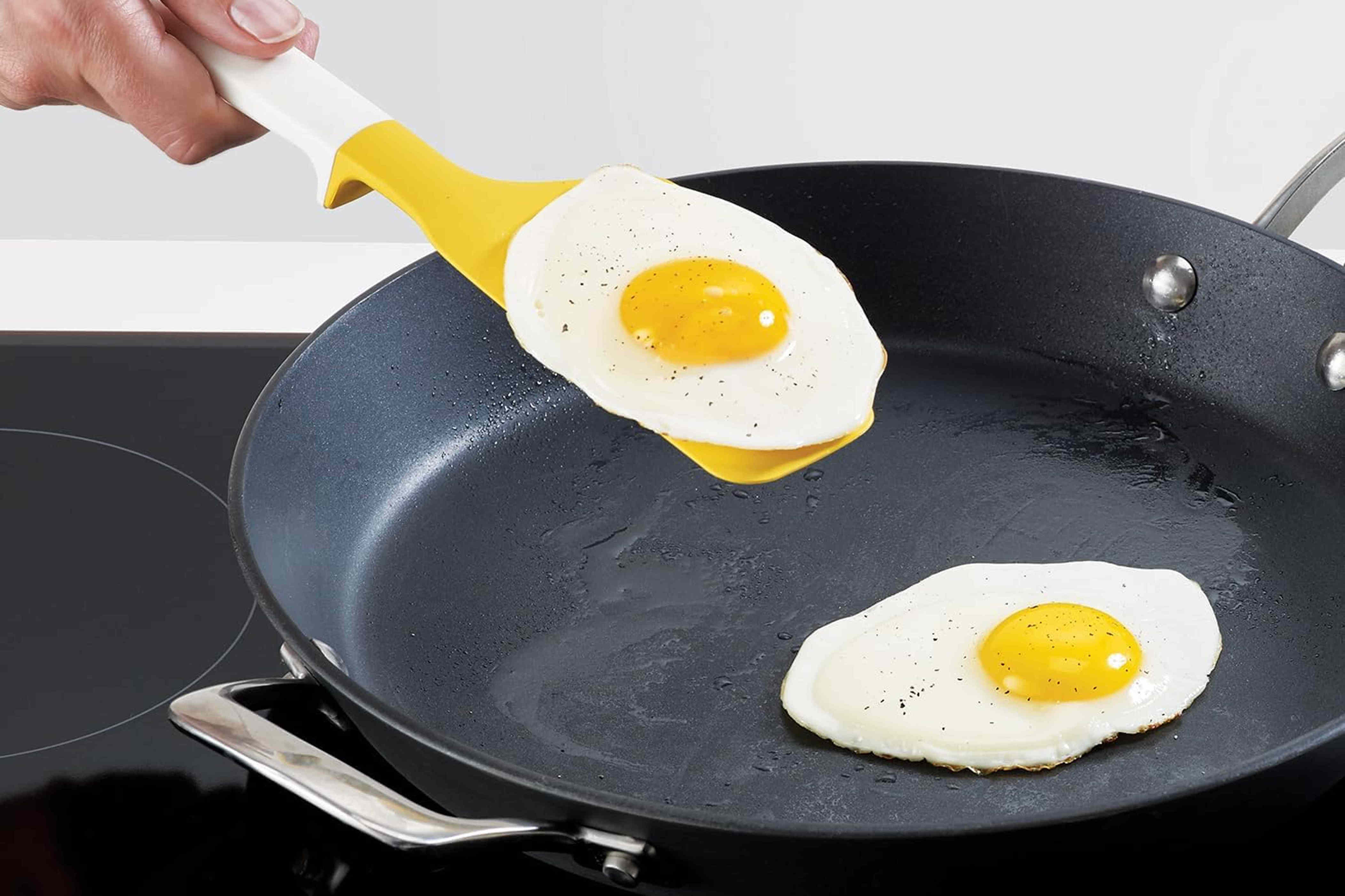 Shoppers say this clever spatula is the 'perfect kitchen tool' for ...