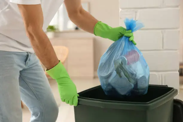 Estudo explica por que o cheiro do lixo fica mais forte nos dias quentes