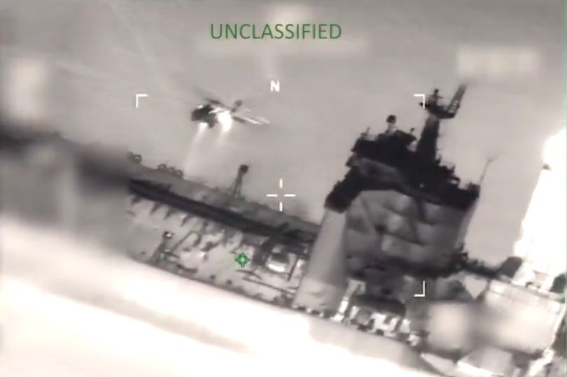 Dramatic moment US soldiers rappel out of chopper to apprehend ...