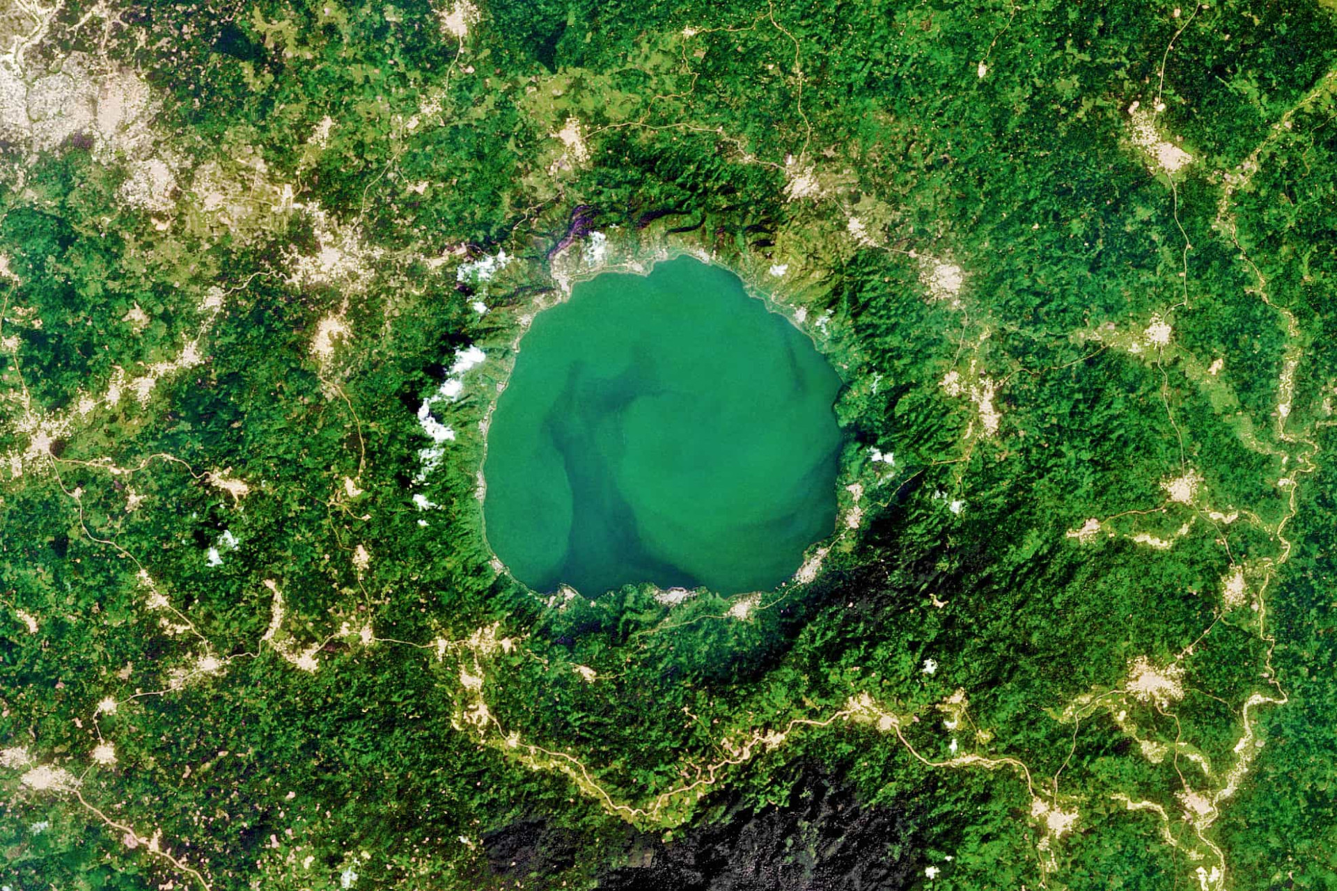 Meteorite and asteroid impact craters found on Earth