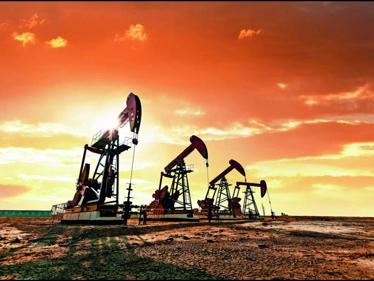 US crude oil stocks fall, gasoline and distillate inventories rise, EIA ...