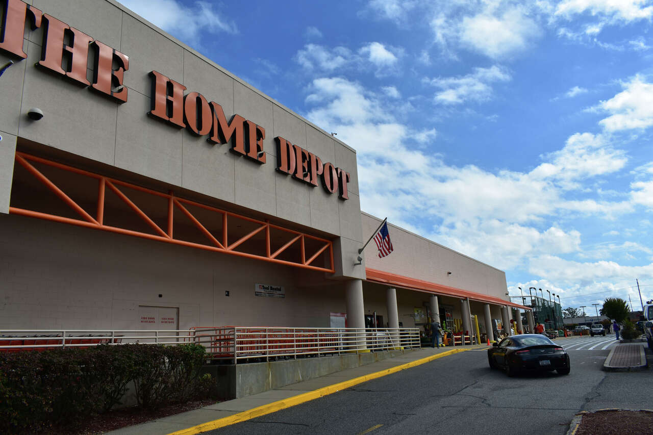 Fairfield cop assaulted by shoplifting suspect at Home Depot, police say<br><br>
